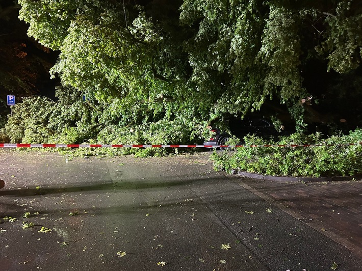 FW Paderborn: Unwetterlage sorgt bei der Feuerwehr Paderborn für ein erhöhtes Einsatzaufkommen