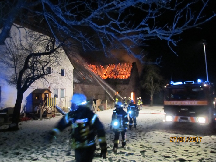 POL-HM: Wieder brennt in der Ortschaft Derental im Landkreis Holzminden eine Scheune vollständig aus.