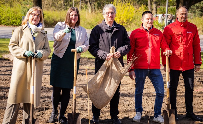 BAUHAUS pflanzt Waldinsel am Campus Bergedorf