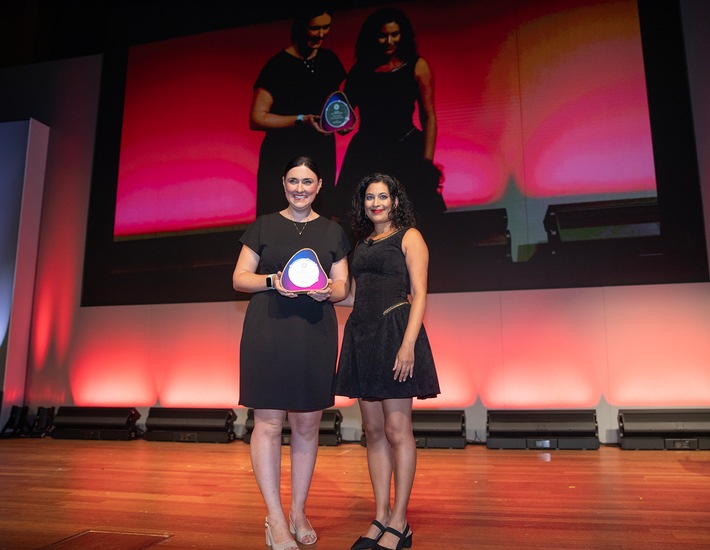 SWI swissinfo.ch mit dem "Social Impact Award" der IBC ausgezeichnet