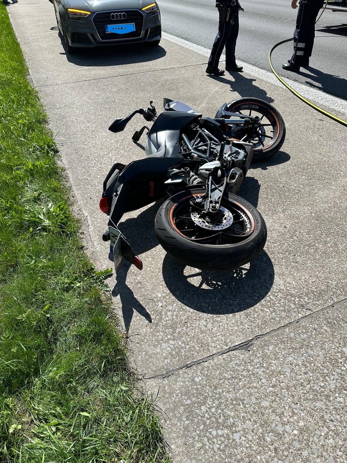 FW-EN: Motorradfahrerin verunglückt auf Autobahn