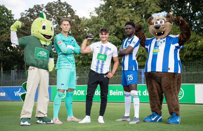 Hertha BSC baut Gesundheitspartnerschaft mit der AOK Nordost aus und macht Fans jetzt noch "Hertha"