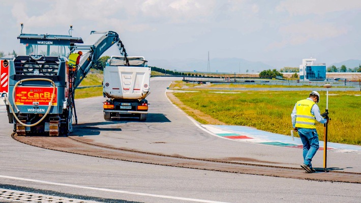 Porsche-Streckensanierung mit Topcon Maschinensteuerung