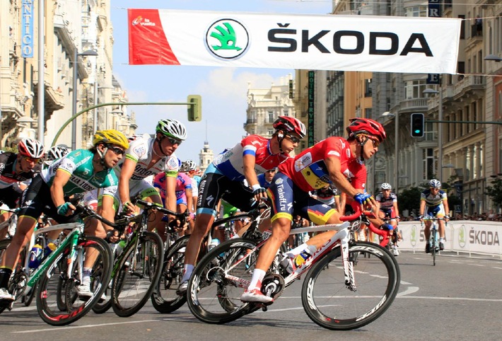 Ein starkes Team: SKODA ist Fahrzeugpartner der legendären Spanien-Rundfahrt (&#039;Vuelta&#039;) (FOTO)