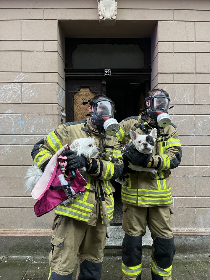 FW Bremerhaven: Kellerbrand in Mehrfamilienhaus in Bremerhaven-Lehe mit mehreren Verletzten