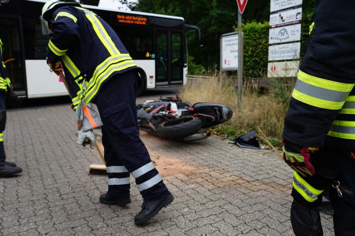 FW Flotwedel: Motorradfahrer nach Zusammenstoß mit Pkw verletzt