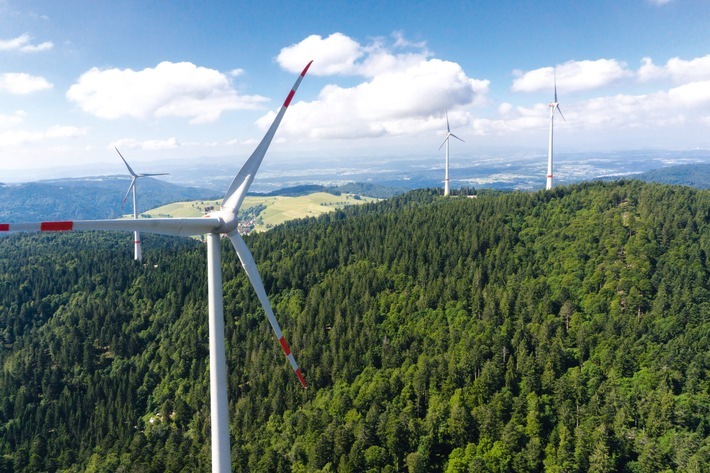 EWS Windpark Rohrenkopf in Schopfheim Gersbach / Weiterer Text über ots und www.presseportal.de/nr/177921 / Die Verwendung dieses Bildes für redaktionelle Zwecke ist unter Beachtung aller mitgeteilten Nutzungsbedingungen zulässig und dann auch honorarfrei. Veröffentlichung ausschließlich mit Bildrechte-Hinweis.