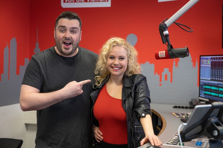 Neu bei BB RADIO: "Die Steffi Landerer-Show - euer blonder Start ins Wochenende"