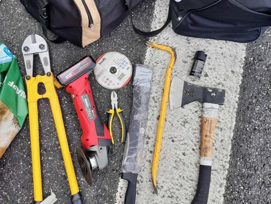 BPOL-FL: Autofahrer unter Drogeneinfluss und ohne Führerschein aber mit Machete kontrolliert
