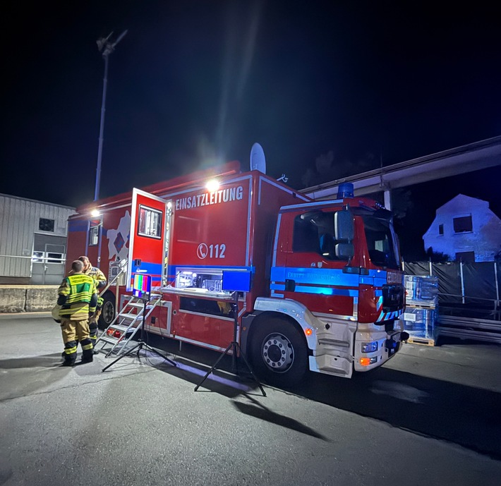 FW-EN: Erstmeldung - Brand im Industriebetrieb in Herdecke
