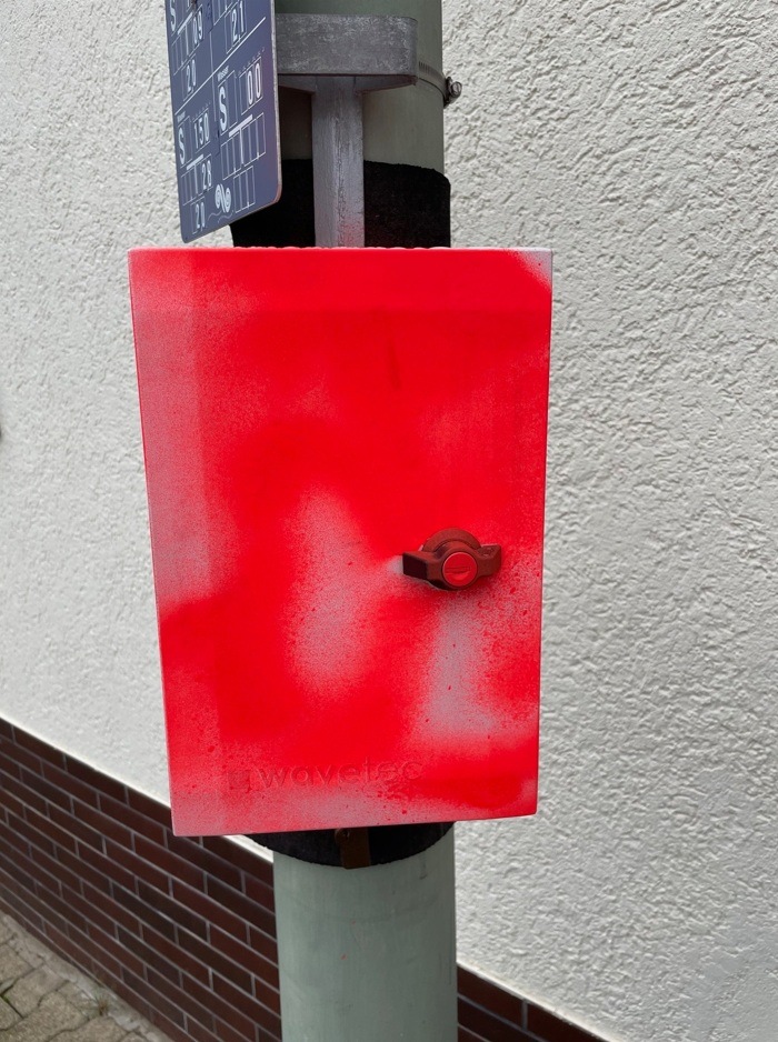 POL-PIROK: Graffiti an Verkehrszählgerät