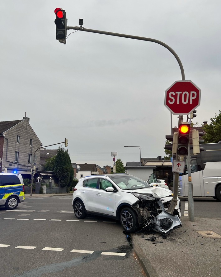 POL-AC: Autofahrer verliert Kontrolle über sein Fahrzeug