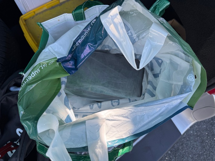 HZA-BI: Bielefelder Zoll stellt 3,6 Kilo Kokain sicher/Drogenkurier auf der A2 bei Hamm aufgegriffen