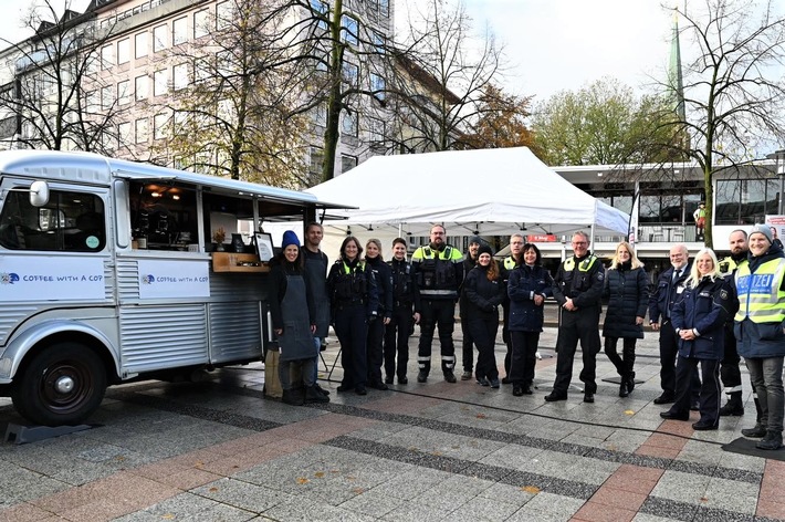 POL-BI: Lockere Gespräche bei Coffee with a Cop - Auch der Innenminister war dabei