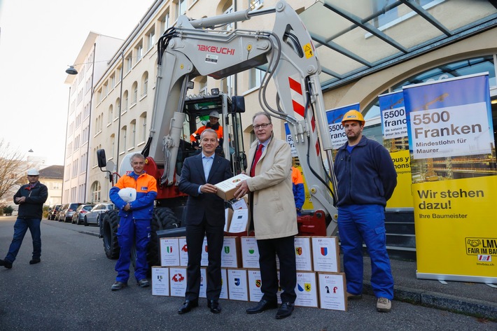 Schweizerischer Baumeisterverband übergibt 26&#039;000 Bauarbeiter-Unterschriften für LMV-Verlängerung