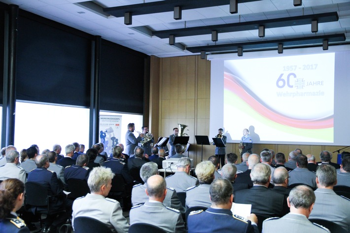 Mit einer akademischen Feierstunde wurde am 10. Juli 2017 im Bundesministerium der Verteidigung in Bonn das 60-jährige Bestehen der Wehrpharmazie gefeiert.