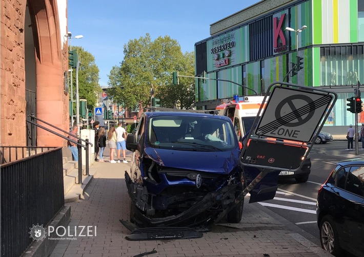 POL-PPWP: Nach Dreifach-Unfall: Polizei sucht Zeugen!