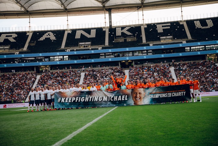 Torfestival und 100.000 Euro-Spende bei &quot;Champions for Charity&quot; in Frankfurt / Schumacher and Friends gewinnen 11:10 gegen die Nowitzki All Stars