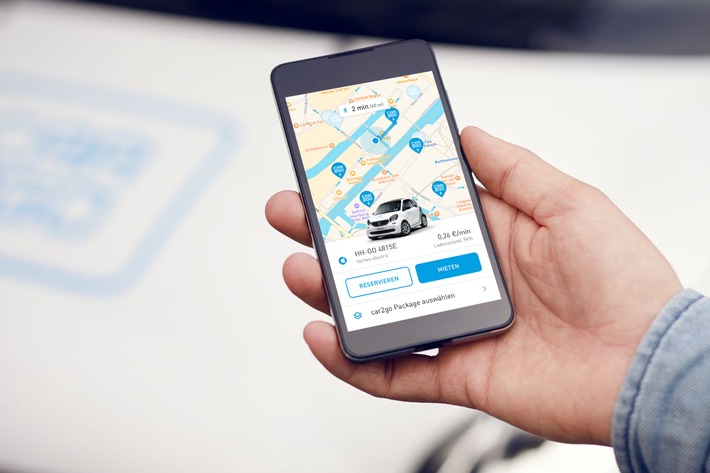 Bild zum Beitrag: Elektrisch unterwegs im smart oder stilsicher im Mercedes-Benz: 
car2go bringt neue Fahrzeugmodelle nach Hamburg 