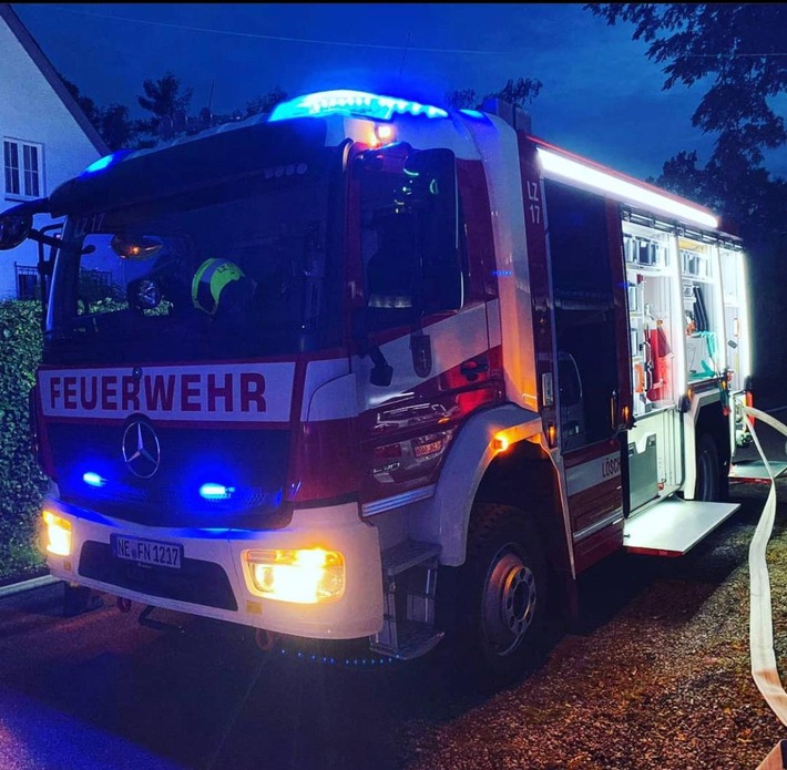 FW-NE: PKW-Brand in Reuschenberg | Keine Verletzten