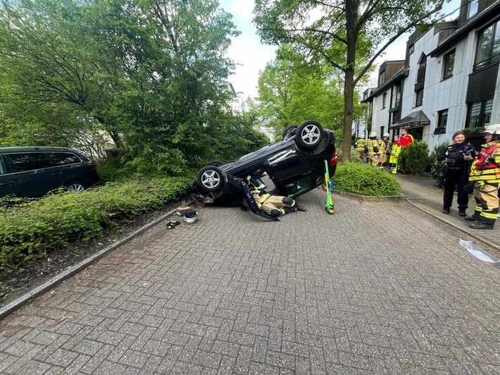 POL-ME: Alleinunfall: 89-jährige Autofahrerin schwer verletzt - Haan - 2404089