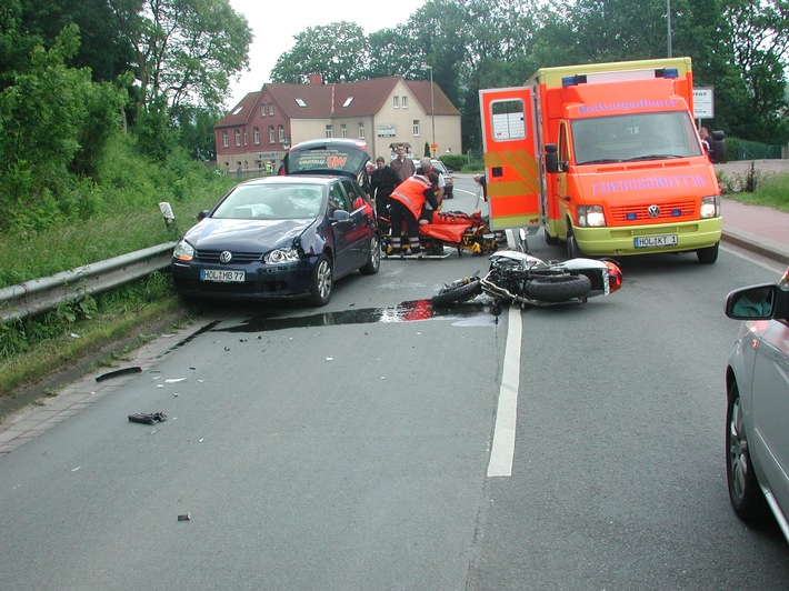 POL-HOL: Kreisstraße 18 - Bodenwerder - Linse: 31-jähriger Kradfahrer schwer verletzt - Beim Abbiegen auf Gegenfahrstreifen geraten -