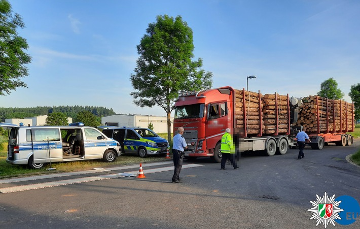 POL-EU: Schwerlastkontrollen: Lkw deutlich überladen