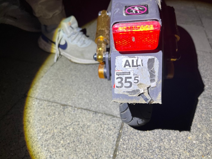 POL-AC: E-Scooter-Fahrer mit selbstgemachtem Kennzeichen gestoppt: Kontrolle endet mit unfreiwilligem Nachtspaziergang