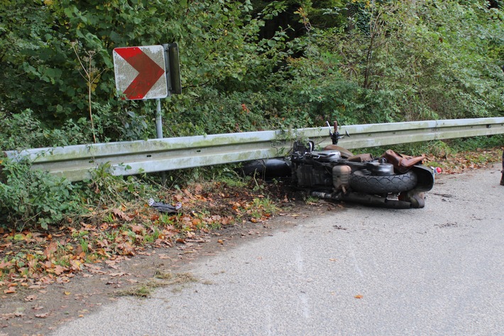 POL-RBK: Rösrath - Motorradfahrer bei Alleinunfall schwer verletzt