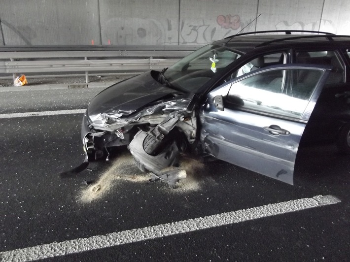 FW-DO: Verkehrsunfall mit zwei Fahrzeugen auf der A2 Ersthelfer unterstützten bei der Rettung