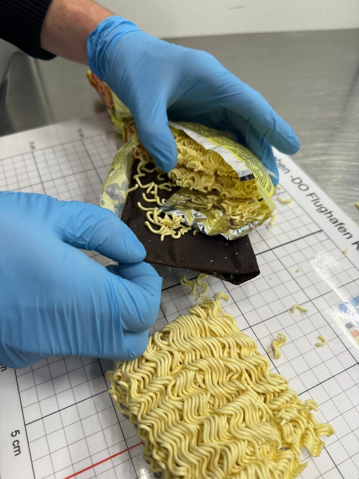 HZA-M: Zoll entdeckt Goldschmuck, versteckt in Instant Nudeln
