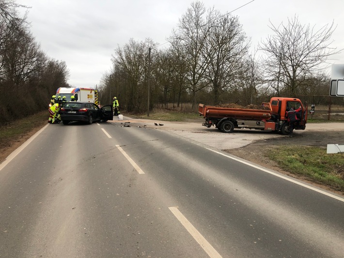 POL-PDWO: Verkehrsunfall zwischen LKW und PKW - 48-jähriger PKW-Fahrer erleidet Armbruch