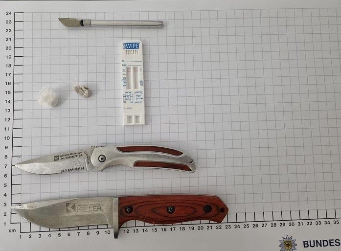 BPOL NRW: Messer, Skalpell und Drogen - Bundespolizei leitet Verfahren gegen 41-Jährigen ein