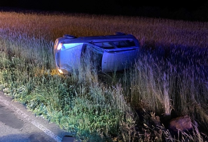 POL-PDNW: Fahrer und Beifahrerin bei Unfall verletzt