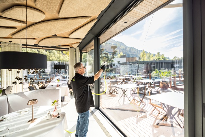 Saubere Luft für anspruchsvolle Gäste - wie der Südtiroler Hotelier Heinrich Dorfer wieder einzigartige Maßstäbe setzt