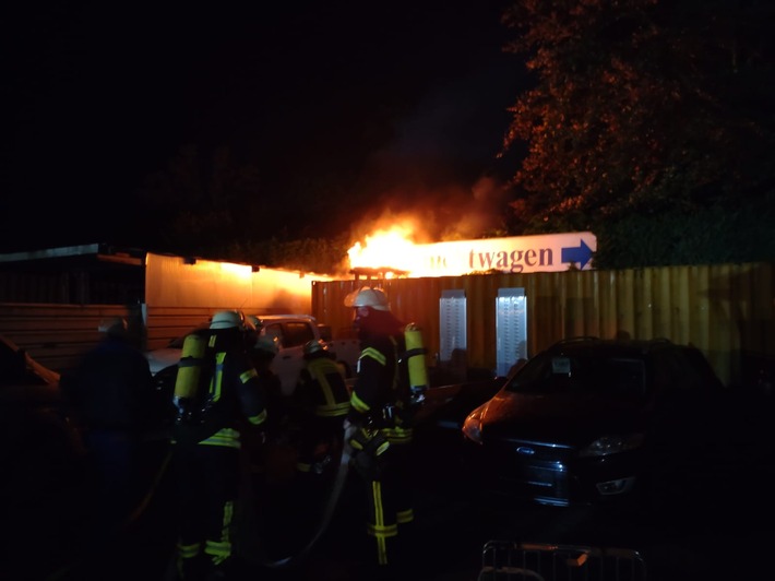 POL-WHV: Autobatterie in Brand geraten (mit Bild)