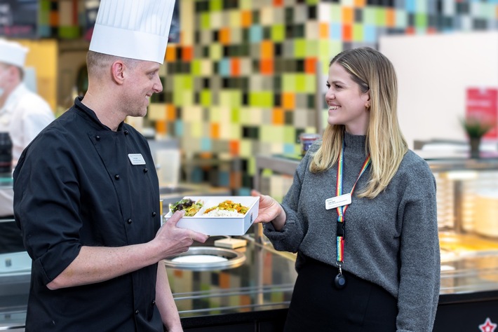 In der Cafeteria des Helios Klinikums Berlin-Buch steht von nun an Nachhaltigkeit weit oben auf dem (Speise)Plan