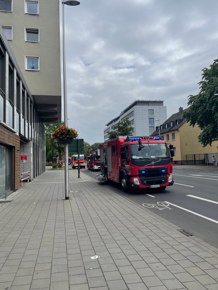FW Düren: Gemeldeter Kellerbrand in Hochhaus