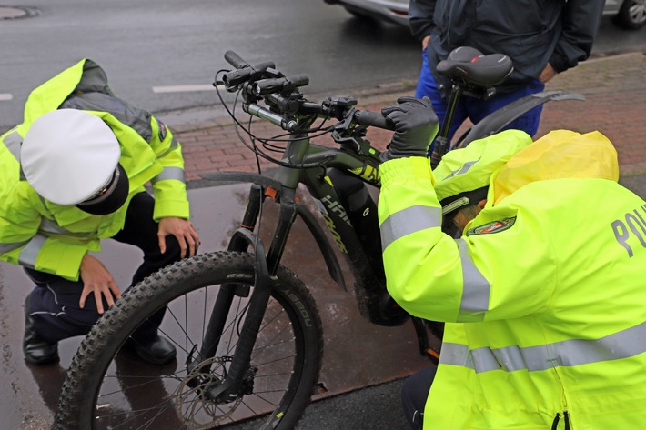 POL-UN: Unna - 10 Verwarnungsgelder, 1 Strafanzeige, zahlreiche Aufklärungsgespräche: Polizei Unna führt Schwerpunkteinsatz zum Thema Fahrrad durch