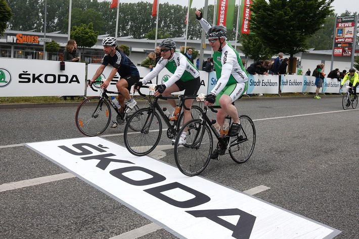 SKODA startet bei ,Rund um den Finanzplatz Eschborn-Frankfurt&#039; in die Radsportsaison (FOTO)