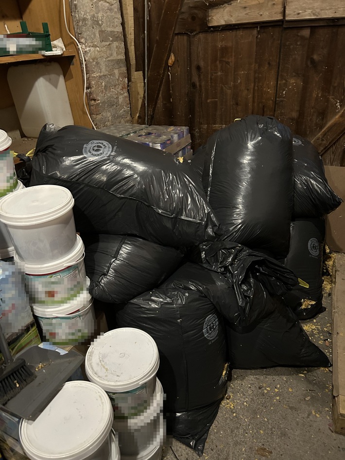 ZOLL-F: Lager für unversteuerte Tabakwaren aufgespürt - Frankfurter Zollfahndung vollstreckt Haftbefehle