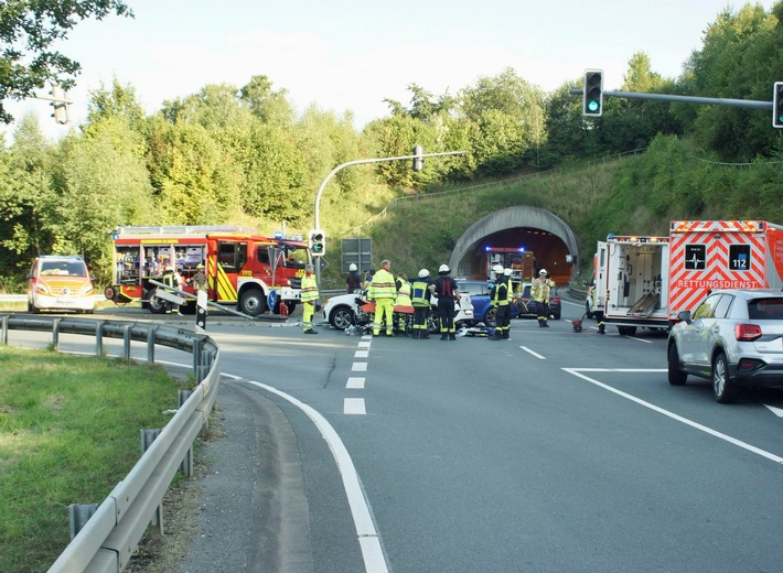 FF Olsberg: Verkehrsunfall am Losenbergtunnel in Olsberg Bigge