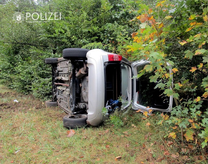 POL-PPWP: Auf nasser Fahrbahn ins Schleudern geraten