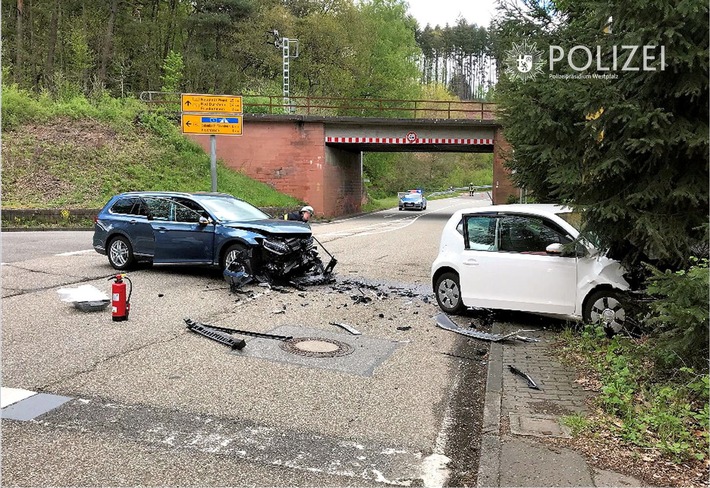 POL-PPWP: Sechs Leichtverletzte bei Kollision