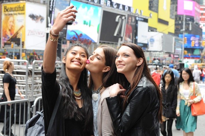 Die &quot;Germany´s next Topmodel&quot;-Finalistinnen machen Selfies in New York