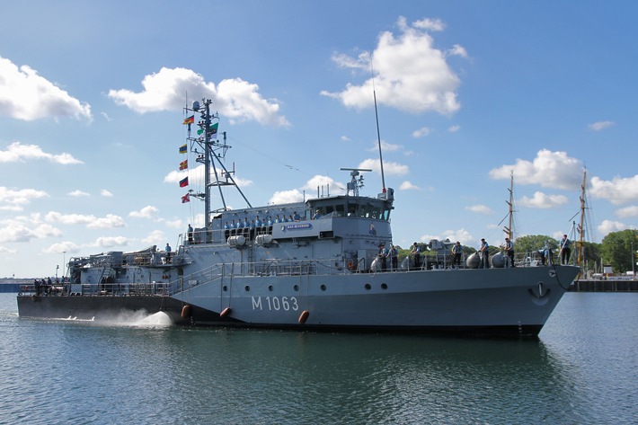 Wachwechsel bei der NATO - Minenjagdboot "Bad Bevensen" löst "Homburg" ab