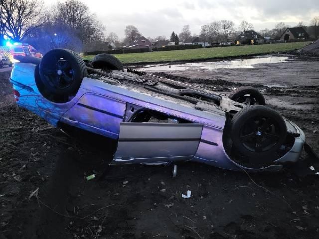 POL-STD: Autofahrer landet in Stade bei Unfall auf dem Dach