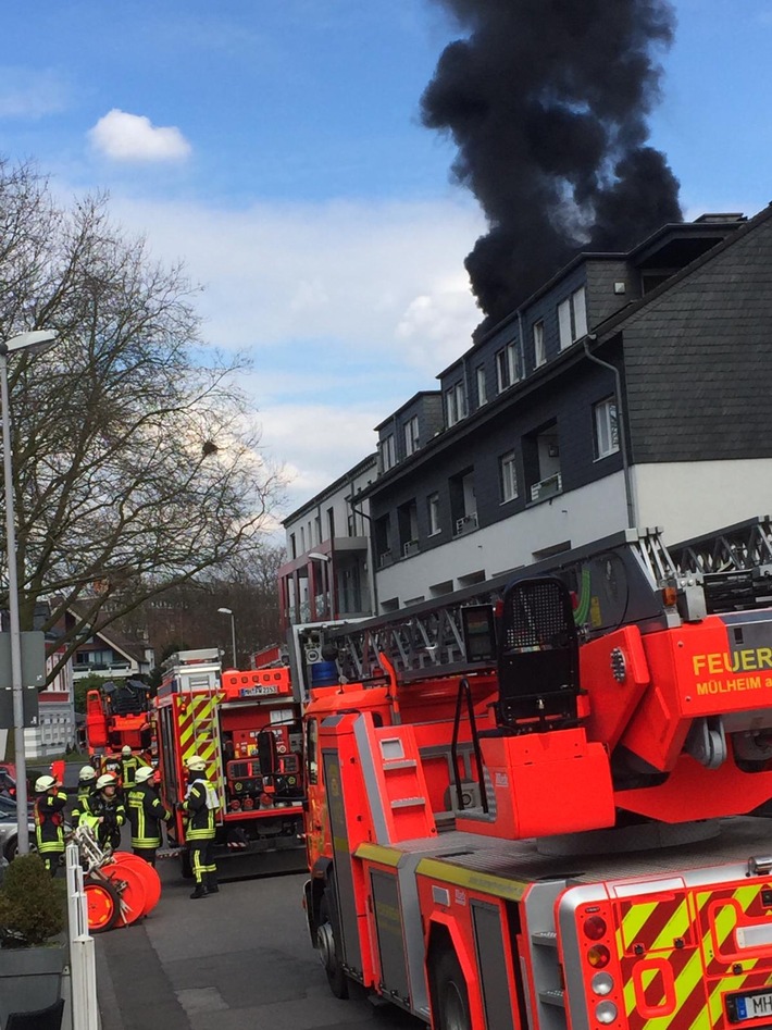 FW-MH: Dachstuhlbrand in Mülheim-Speldorf