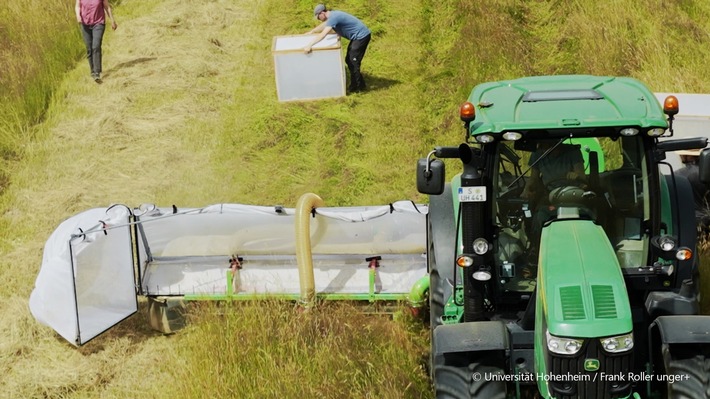 Insekten & Mähmaschinen: Neue Technik soll Insekten bei der Grünland-Mahd retten
