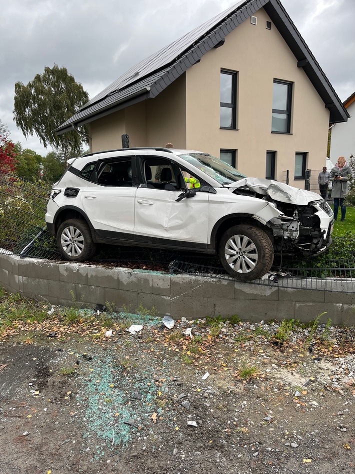 POL-PB: Fahrer und Beifahrer bei Probefahrt schwer verletzt
